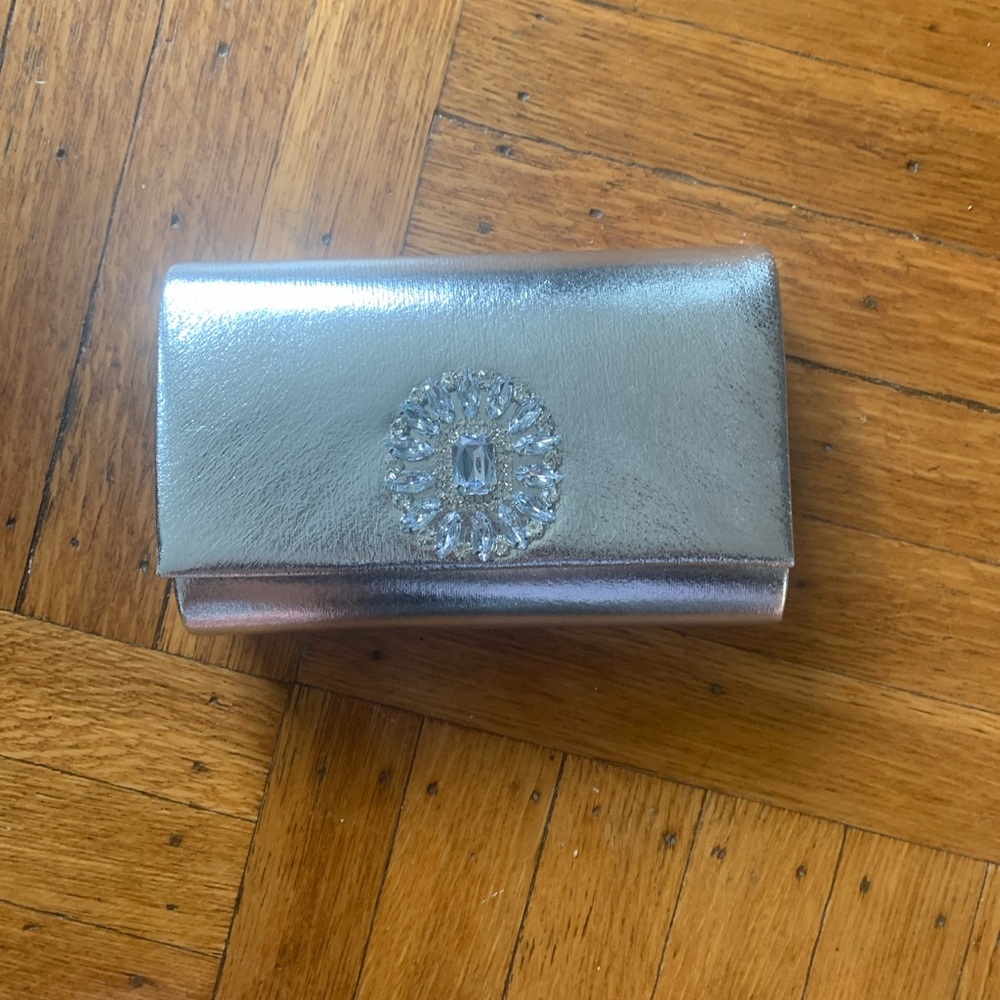 Elegant Silver Clutch with Crystal Embellishment